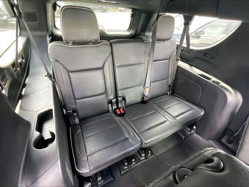 Used 2023 Chevrolet Suburban Premier image 25