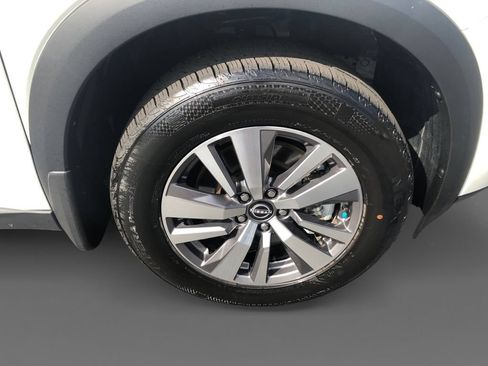Used 2023 Nissan Pathfinder SL w/ Lighting Package (N92) FWD image 16