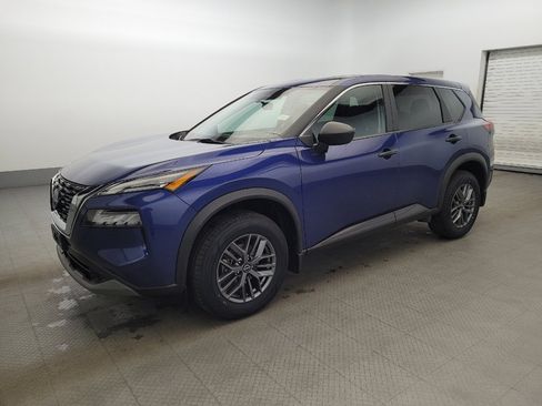 Used 2023 Nissan Rogue S AWD/4WD image 2
