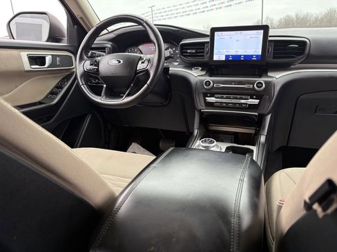 Used 2020 Ford Explorer XLT image 36