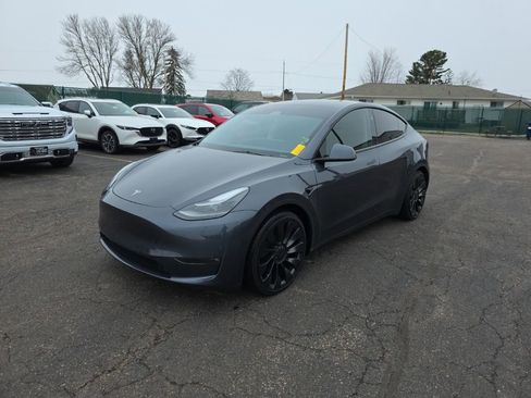 Used 2023 Tesla Model Y Performance image 2