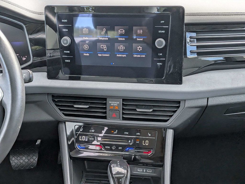 Used 2025 Volkswagen Jetta SE FWD image 12