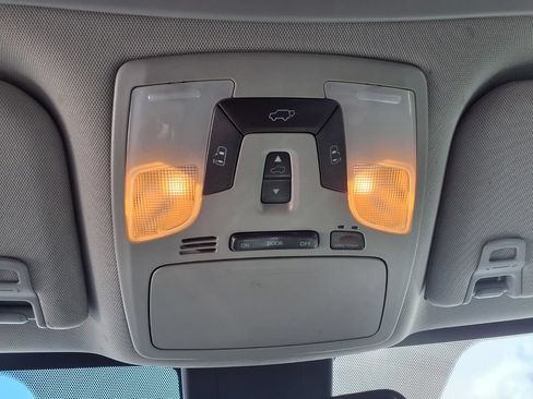 Used 2019 Toyota Sienna XLE w/ XLE Navigation Package FWD image 8