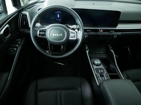 Used 2025 Kia Sorento EX AWD/4WD image 23