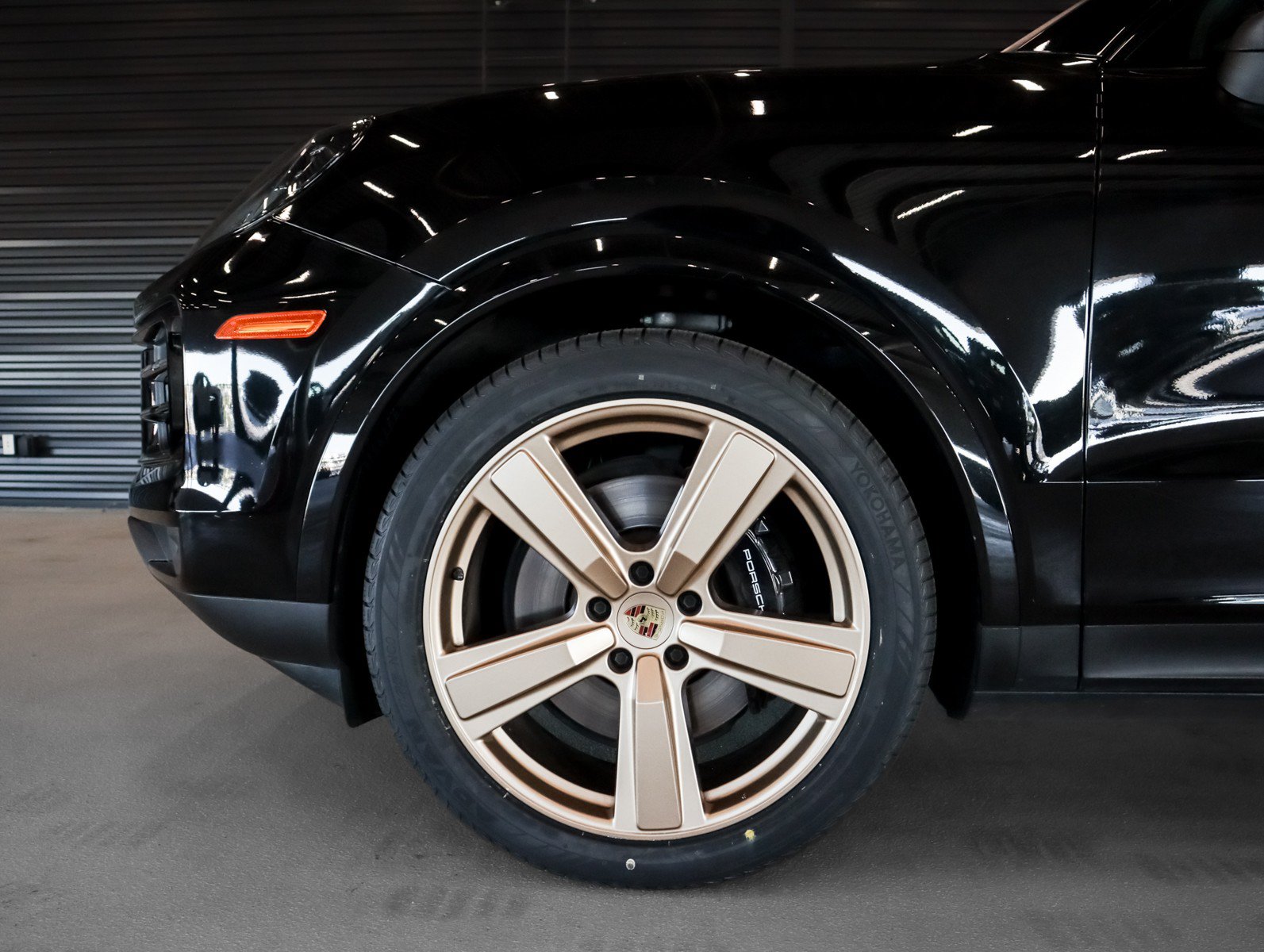 Certified 2024 Porsche Cayenne w/ Premium Package AWD/4WD image 12
