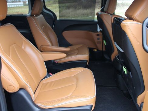 Used 2022 Chrysler Pacifica Pinnacle image 23