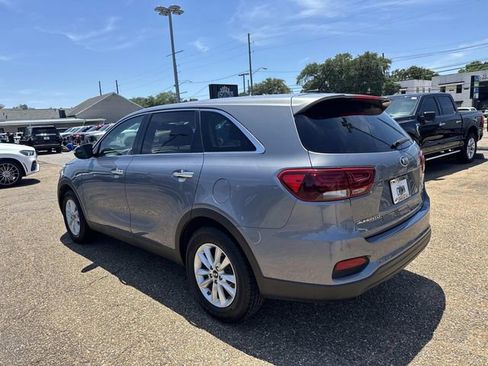 Used 2020 Kia Sorento LX FWD image 9