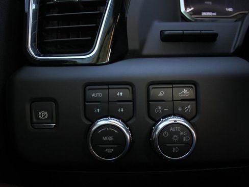 Used 2025 GMC Sierra 2500 Denali Ultimate image 12