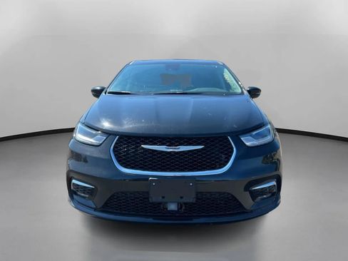 Used 2024 Chrysler Pacifica Limited FWD image 3