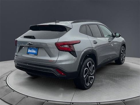 Used 2025 Chevrolet Trax RS w/ Sunroof Package image 5