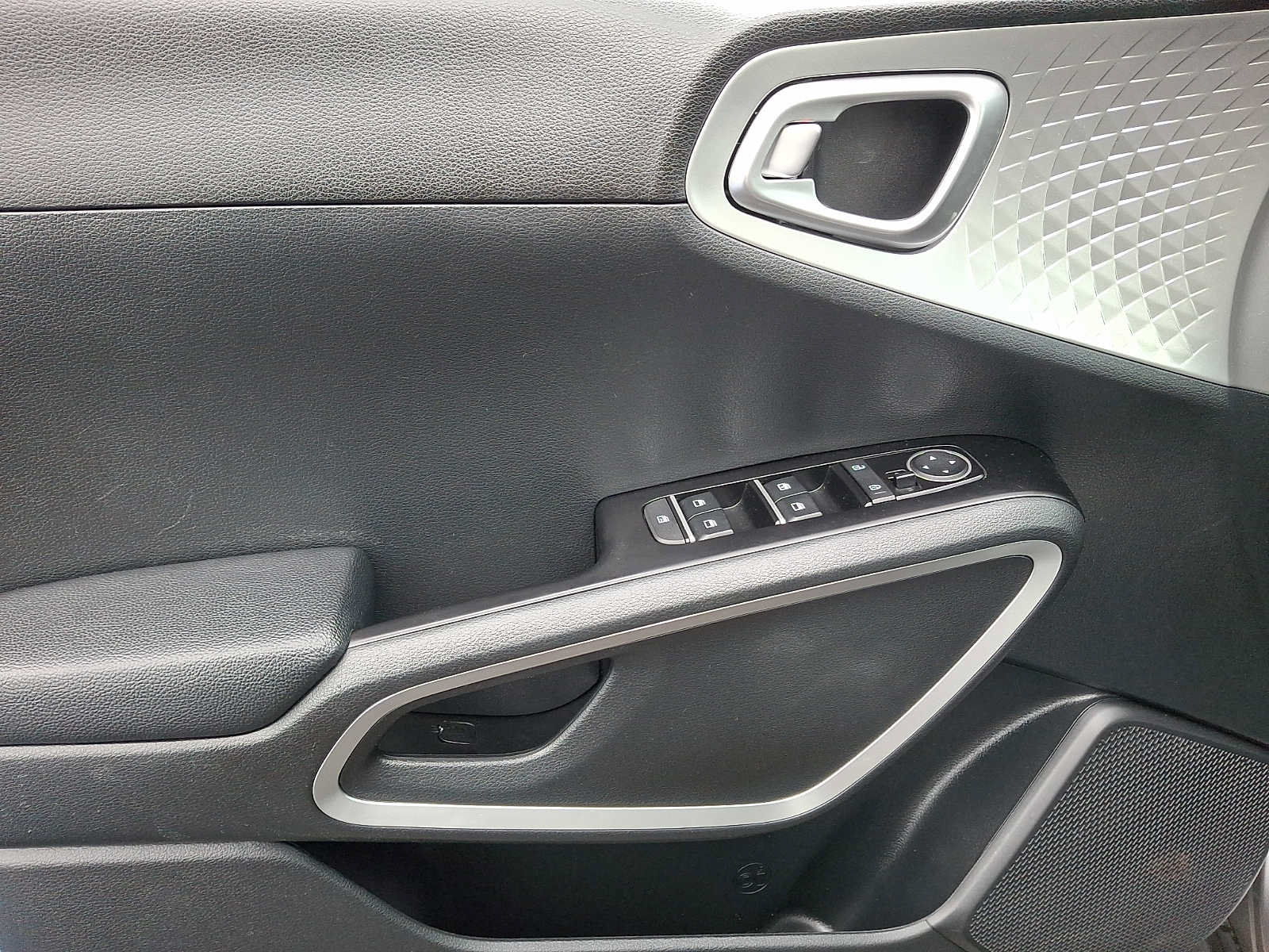 Used 2023 Kia Soul LX w/ LX Technology Package FWD image 11