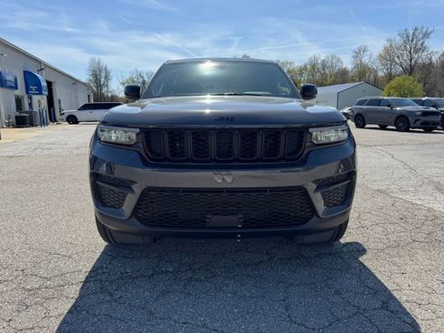 New 2025 Jeep Grand Cherokee Altitude image 11