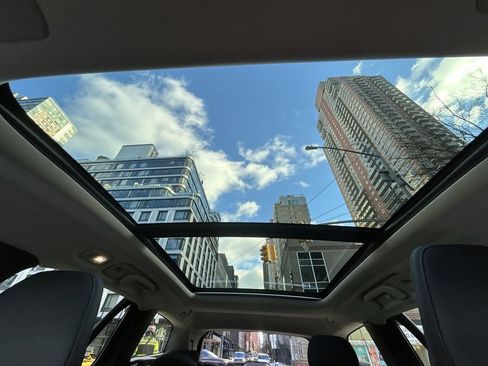 Used 2023 Volvo V60 B5 Cross Country Plus image 22