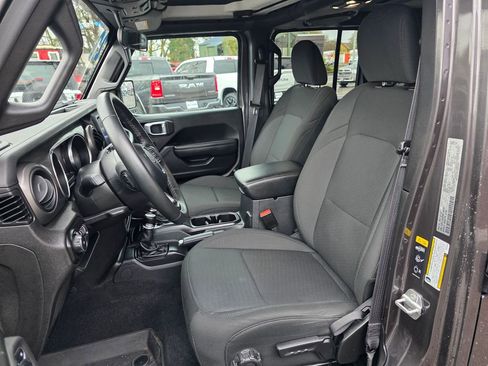 Used 2022 Jeep Wrangler Unlimited Sport image 4