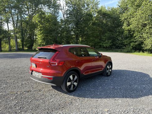 Used 2021 Volvo XC40 T5 Momentum w/ Premium Package AWD/4WD image 6