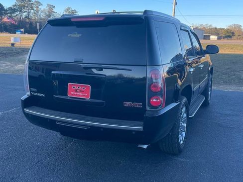 Used 2011 GMC Yukon Denali image 3