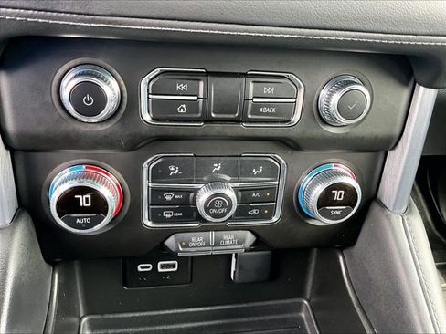Used 2024 GMC Yukon SLE w/ Gmc Pro Safety Plus Package RWD image 23