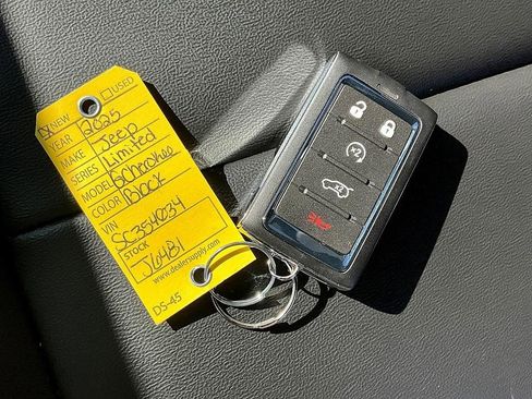 New 2025 Jeep Grand Cherokee Limited image 35