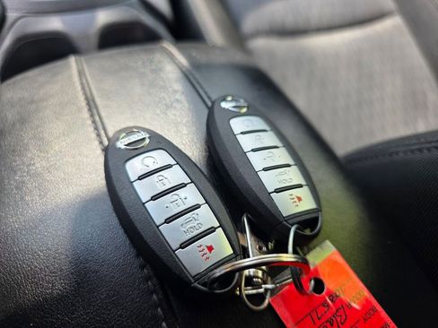 Used 2020 Nissan Rogue SV image 28