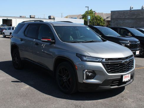 Used 2024 Chevrolet Traverse Premier w/ Redline Edition AWD/4WD image 3