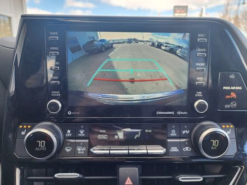 Used 2020 Toyota Highlander XLE image 44