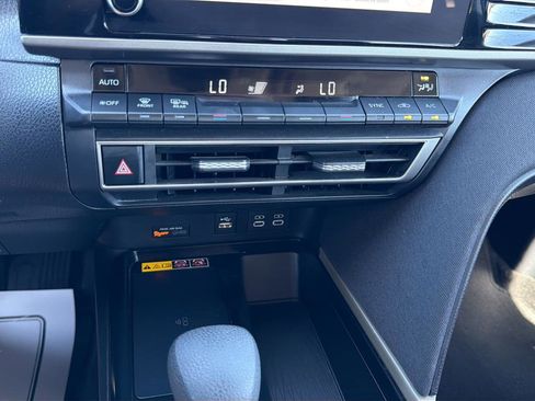 Used 2025 Toyota Camry LE image 27