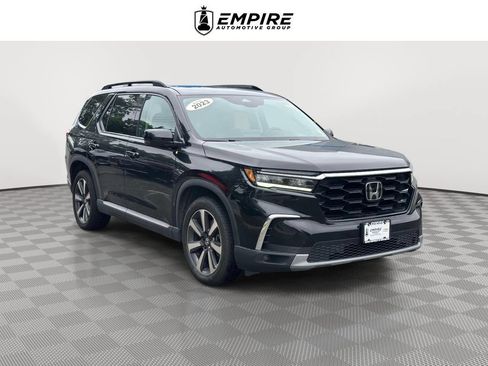 Used 2023 Honda Pilot Touring image 1