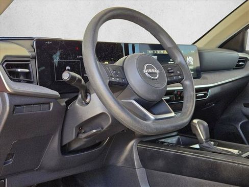 Used 2025 Nissan Kicks SV AWD/4WD image 10
