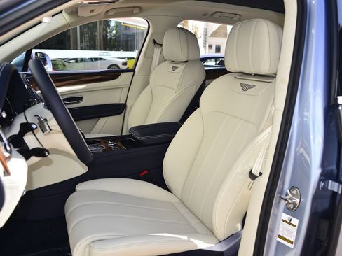 Used 2019 Bentley Bentayga AWD/4WD image 13