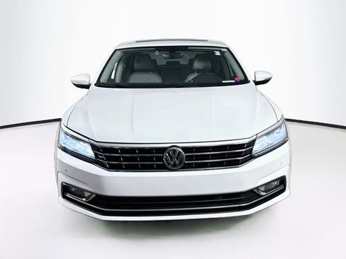 Used 2018 Volkswagen Passat 2.0T SE FWD image 3