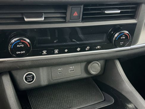 Used 2023 Nissan Rogue SV image 23