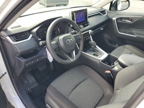Used 2025 Toyota RAV4 XLE image 23