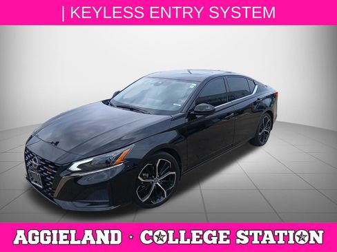 Certified 2024 Nissan Altima 2.5 SR w/ SR Premium Package FWD image 6