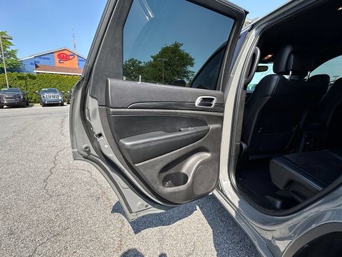 Used 2020 Jeep Grand Cherokee Altitude AWD/4WD image 24