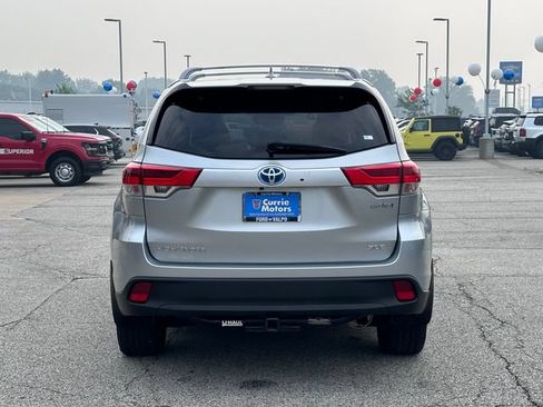 Used 2018 Toyota Highlander XLE AWD/4WD image 6