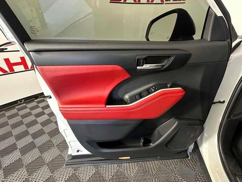 Used 2022 Toyota Highlander XSE image 14