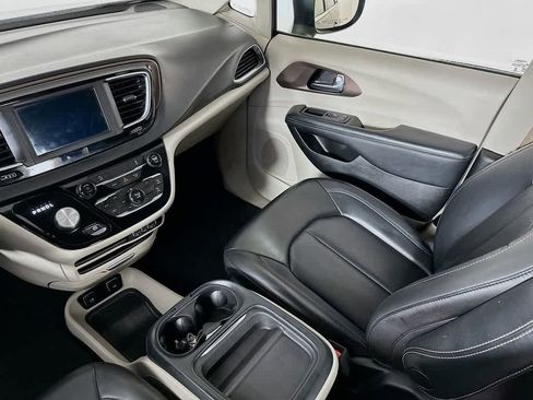 Used 2021 Chrysler Voyager Lxi FWD image 10