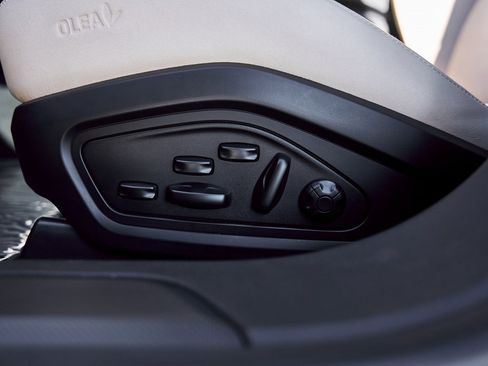 Used 2020 Porsche Taycan Turbo S image 39