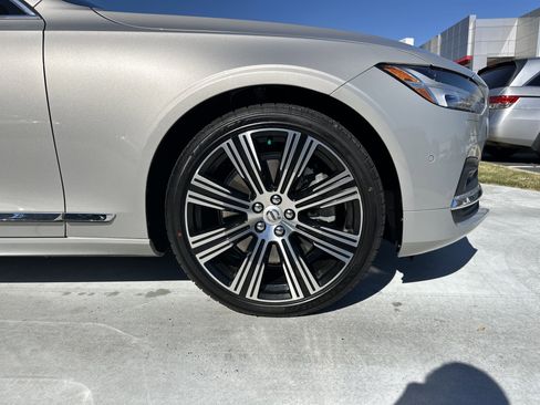 Used 2023 Volvo S90 B6 Ultimate image 13