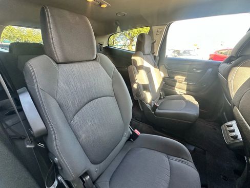 Used 2017 Chevrolet Traverse LT image 30