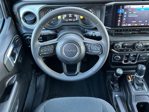 Used 2024 Jeep Wrangler Unlimited image 17
