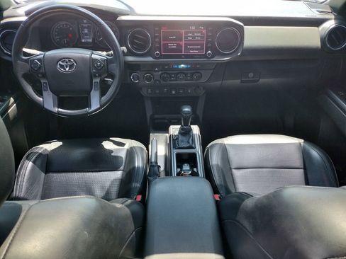 Used 2021 Toyota Tacoma TRD Sport w/ TRD Premium Sport Package AWD/4WD image 7