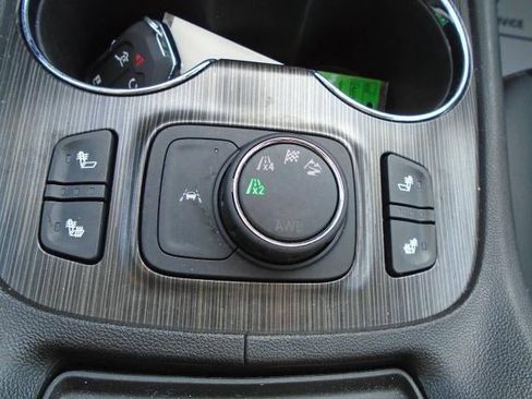 Used 2023 GMC Acadia SLT w/ Elevation Edition image 16