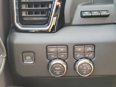 New 2025 GMC Sierra 2500 Denali w/ Technology Package image 37