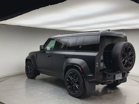 New 2026 Land Rover Defender 110 OCTA image 4