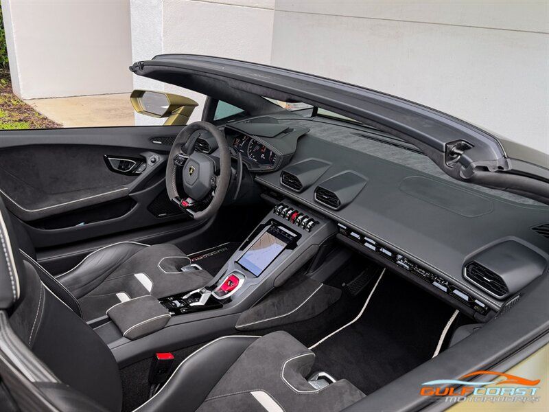 Used 2022 Lamborghini Huracan EVO RWD image 22