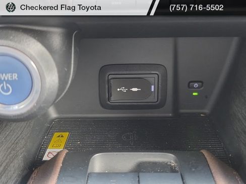 Used 2021 Toyota Venza Limited image 19