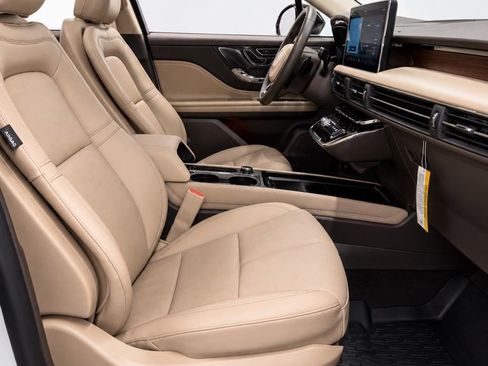 Used 2024 Lincoln Corsair Grand Touring w/ Rear Removable Package Tray AWD/4WD image 15