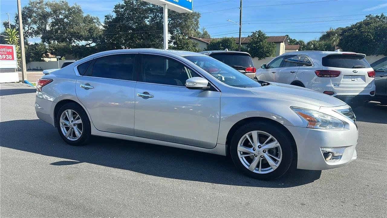 Used 2015 Nissan Altima 2.5 SV w/ Convenience Package FWD image 5