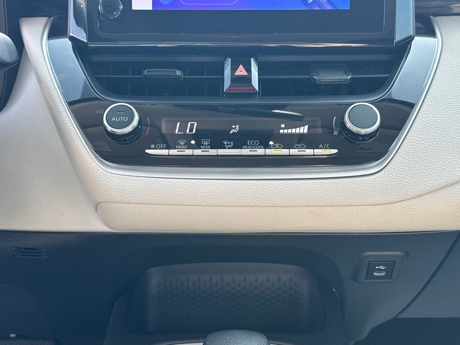 Used 2024 Toyota Corolla LE FWD image 12